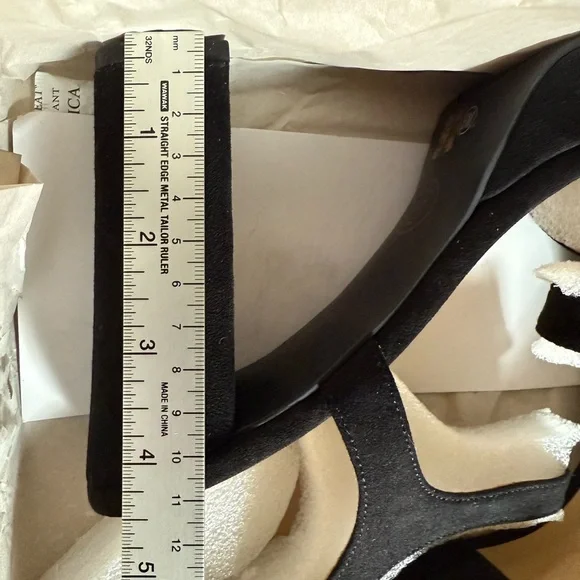 Chinese Laundry Black Block Heel Sandals - Picture 3 of 3